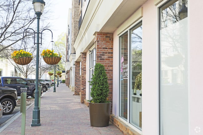 Building Photo - Live Oak Apartments LLC Ashley Square