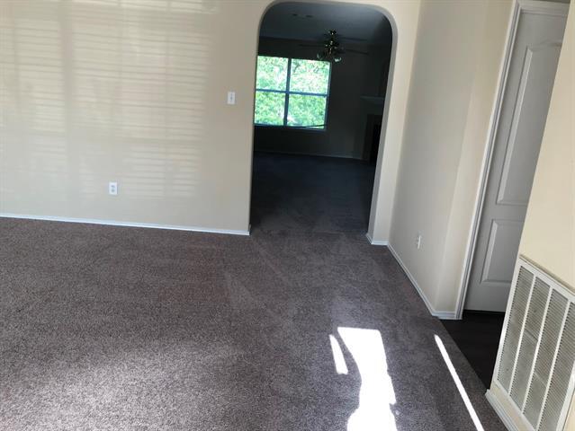 4716 Lee Hutson Ln