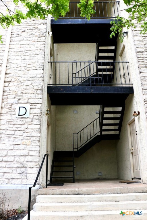 Building Photo - 1013 Chestnut St Unit D6 Rental