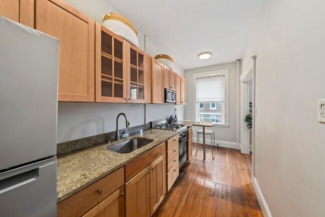 Photo - 229 Kelton St Unit 1