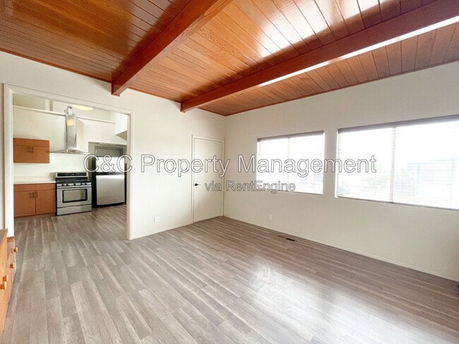 Photo - 1812 Luzern St