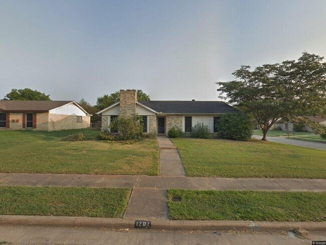 Building Photo - 1201 Meadow Creek Dr