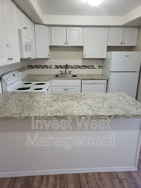 Photo - 2815 E 19 St