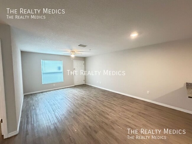 Photo - 8106 Juniper Rd