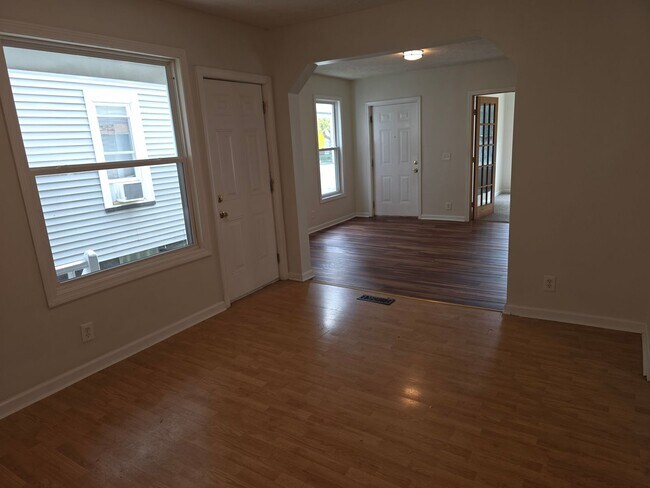 Photo - South Wedge Large 2 Bedroom Half House 1st... Unidad 1-Dn