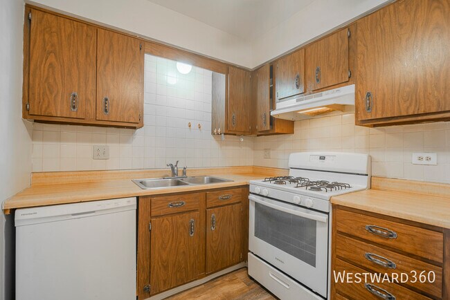 Photo - 10413 Dearlove Rd Unit AG