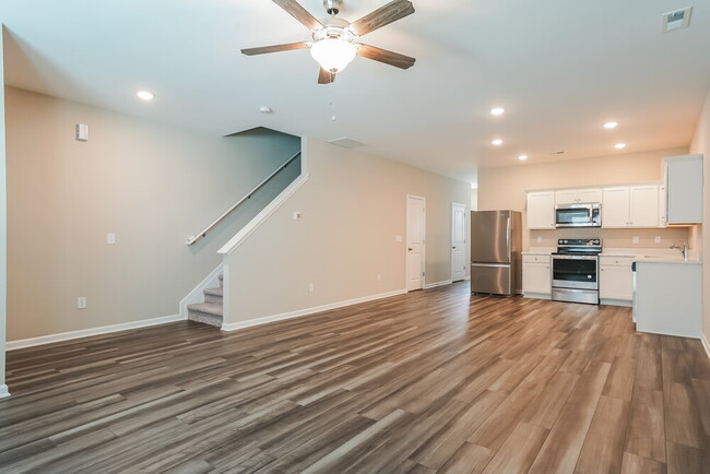 Photo - 547 Landing View Dr