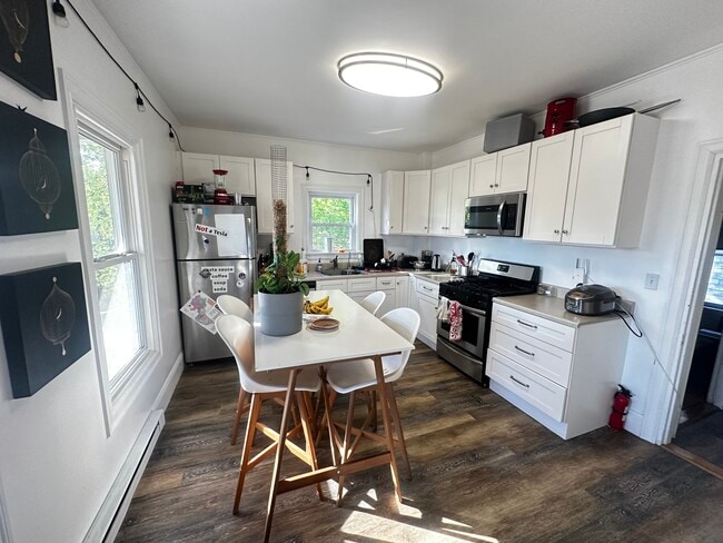 Building Photo - 5 Day St Unit 2 Rental