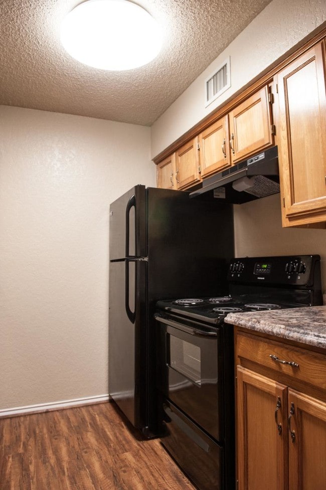 Kitchen - 115 Bernard St Unit 4