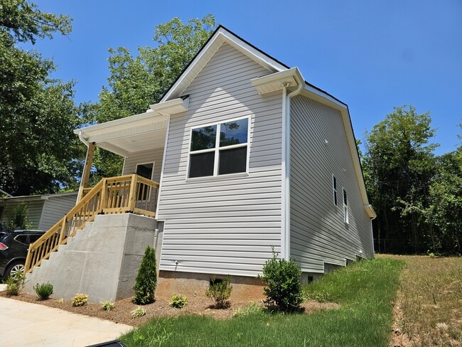 305 Appian Dr