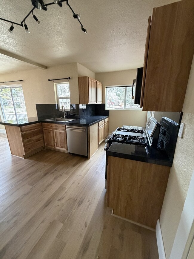 Photo - 703 Country Club Dr