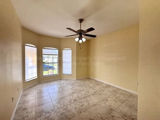 Photo - 140 Moss Ln