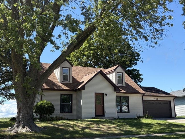 Building Photo - 1901 Kenny Ave Rental