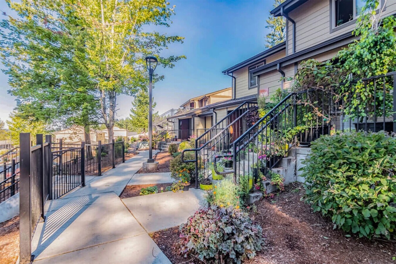 Photo - 855 NE Hill Way