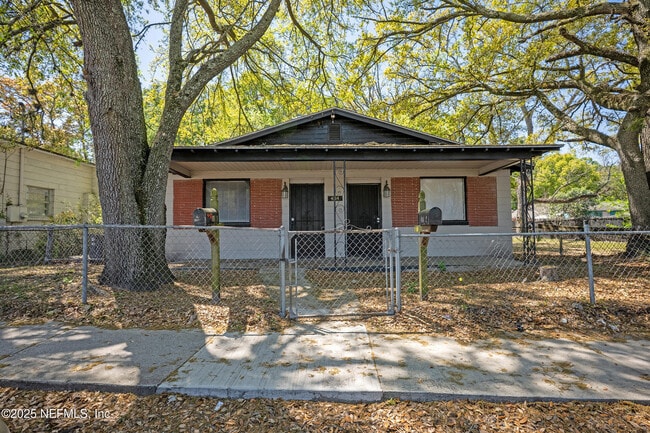 Photo - 4114 Moncrief Rd House