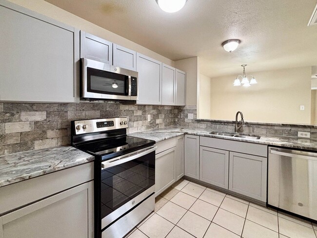 Photo - Charming 3 Bedroom 2 Bath Duplex Convenien...