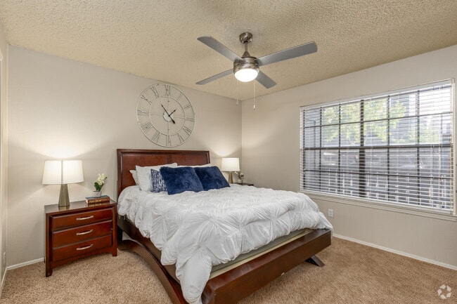 1BR, 1BA - 652SF - Bedroom