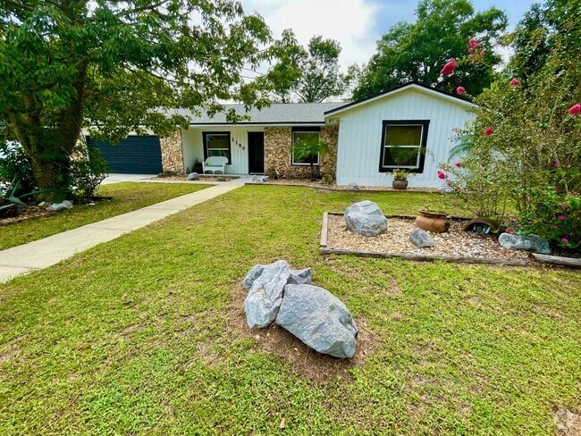 Building Photo - Spacious 4-Bed / 2-Bath Ranch in Rio Pinar... Rental