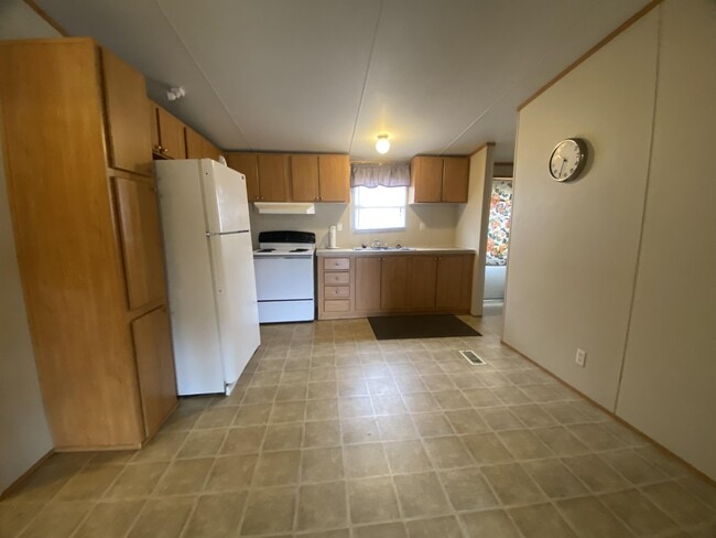 Photo - 2665 Douglas Rd