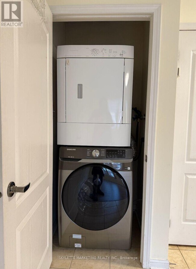 Photo - 25 Rocking Horse St