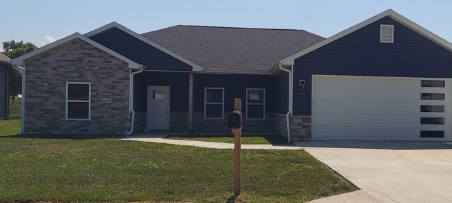 Building Photo - 1808 Sierra Rental
