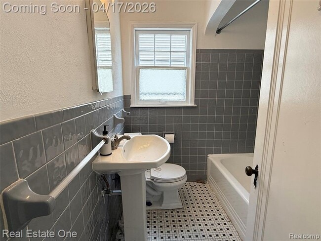 Photo - 24411 Union St