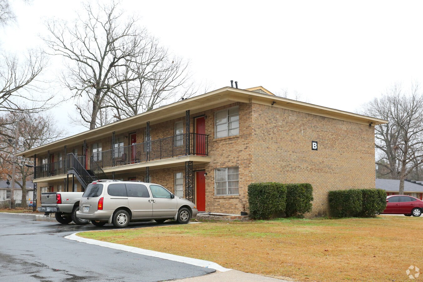 Photo - Royal Oaks Apartments