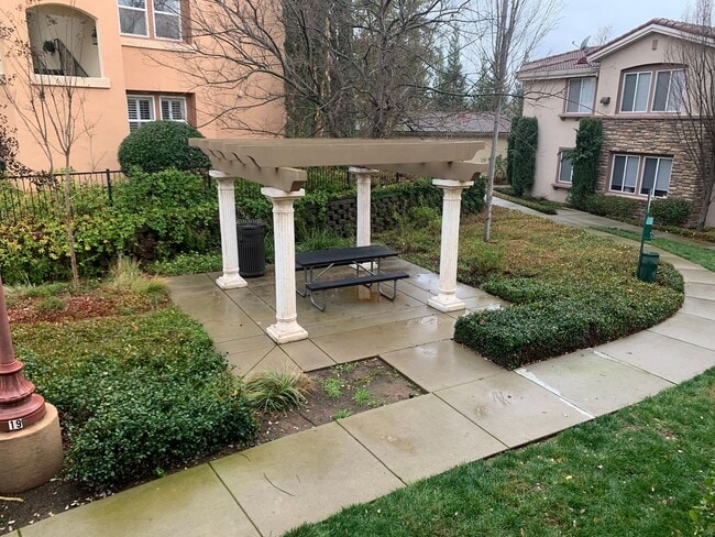 Photo - Nice Condo w/Garage in Roseville