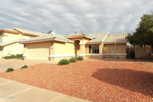 Photo - 1130 W Raven Dr