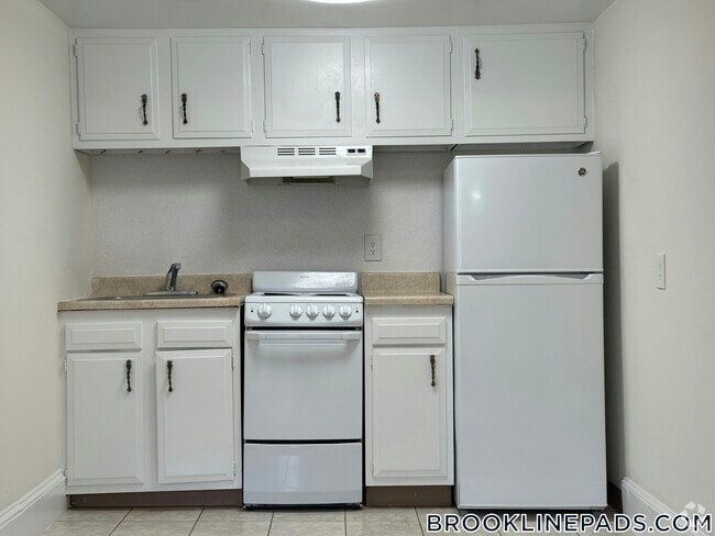 Building Photo - 1223 Beacon St Rental