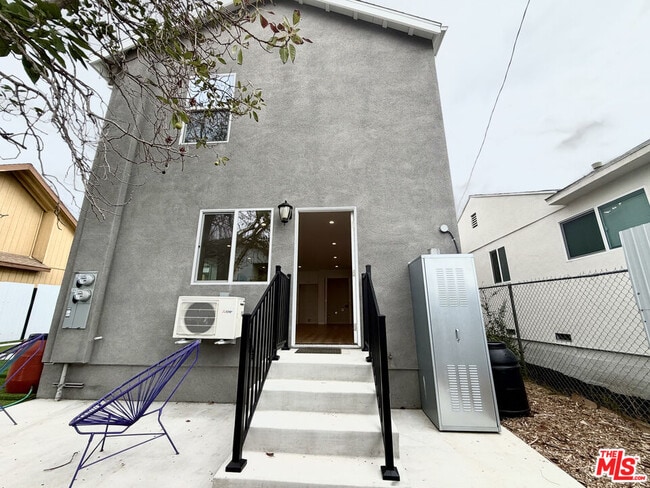 384 Hargrave St