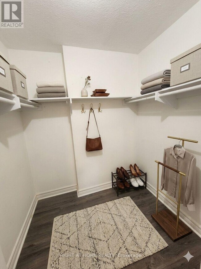 Photo - 936 Glen St Unit 208