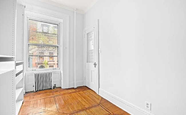 Photo - 44 Remsen St