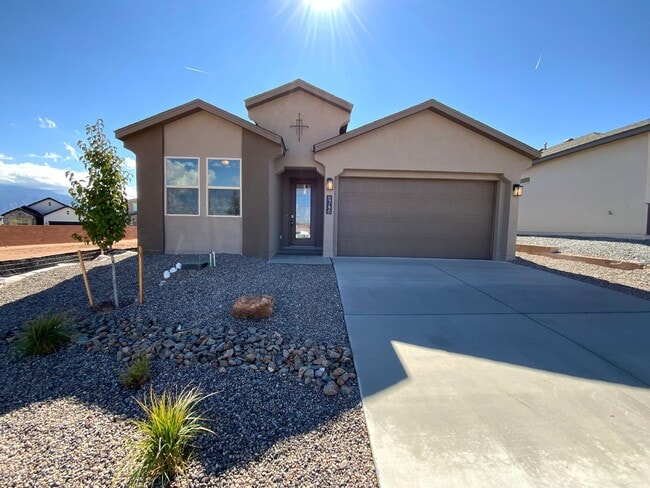 Building Photo - 3 Bedroom Single Story New Build in Lomas ...
