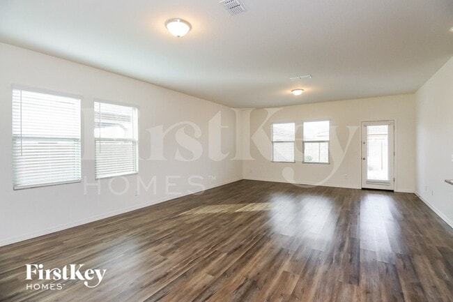 Photo - 370 W Powell Dr