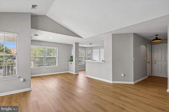 Building Photo - 5612 Willoughby Newton Dr Unit 37