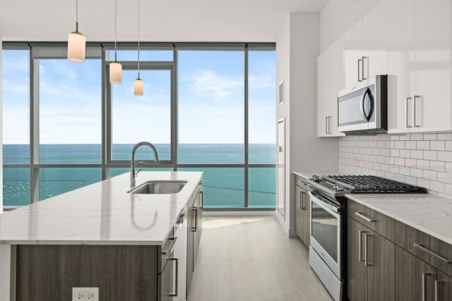 811 S Michigan Ave