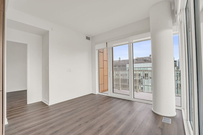 Photo - 88 Bathurst St