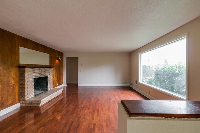 Photo - 3910 Hilyard St