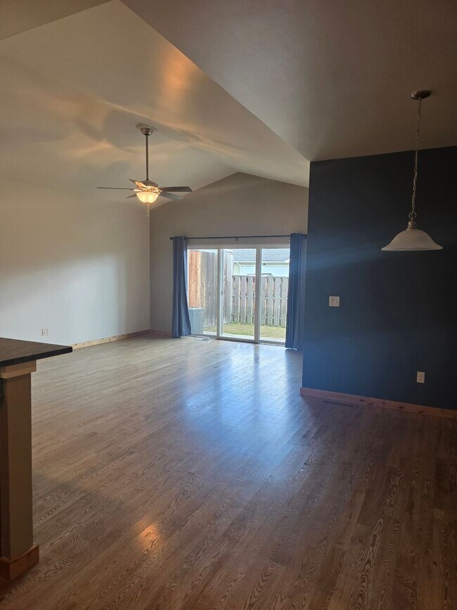 16 Voyager Ln