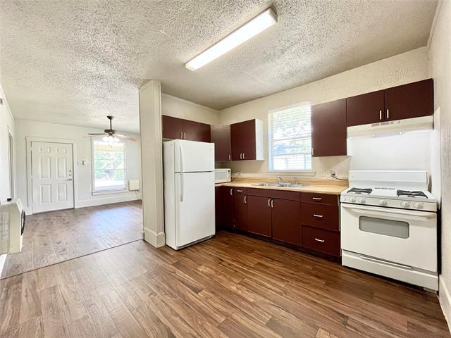 Photo - 521 W Collins St