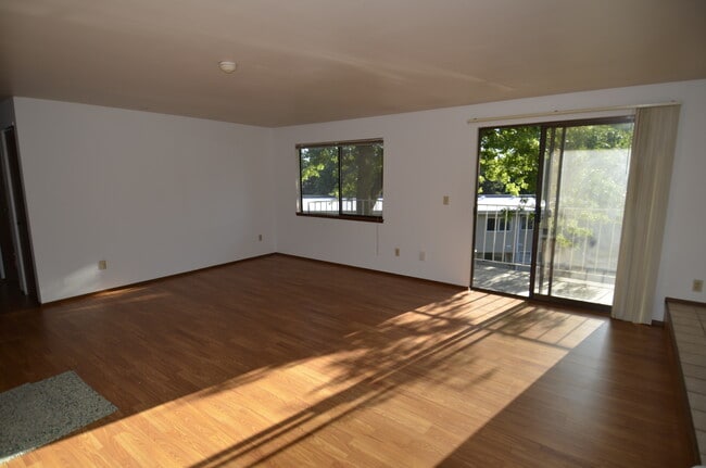 Sunny Bright and spacious - Sunset Apartments