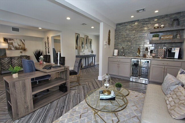 Photo - Tramor at Autumn Park