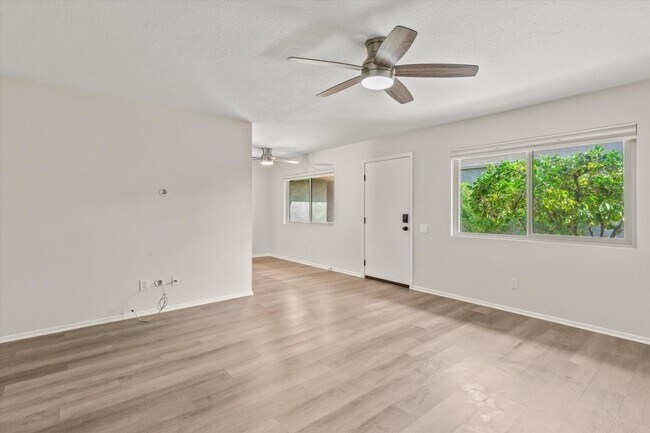 Photo - 365 N Saturmino Dr