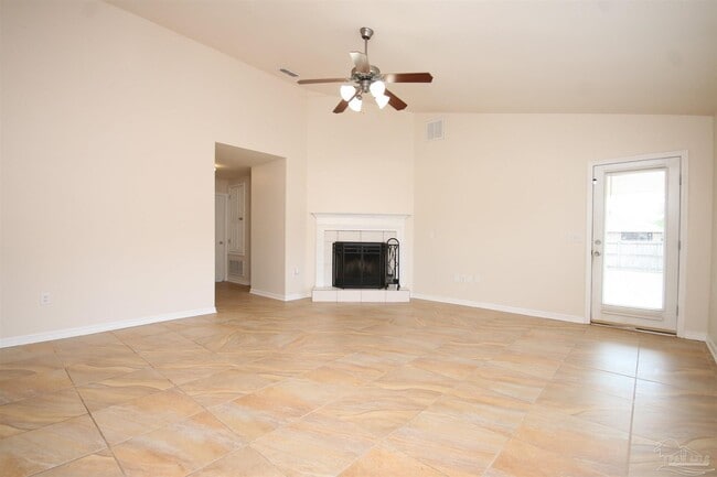 Photo - 4715 Frances St