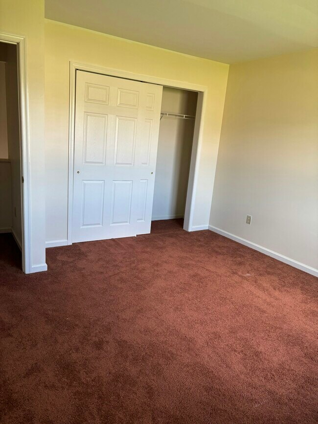 Photo - 108 Glen Combe Cir