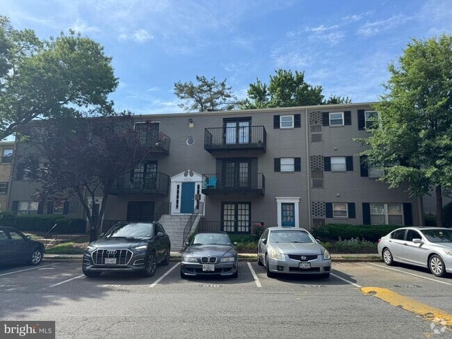 Building Photo - 5911 Quantrell Ave Unit 204 Rental