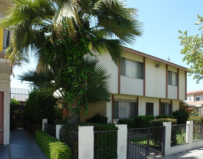 Building Photo - 1545 Pine Ave