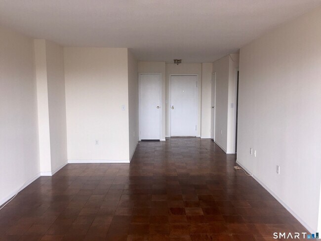 Photo - 1 Strawberry Hill Ct Unit 8J