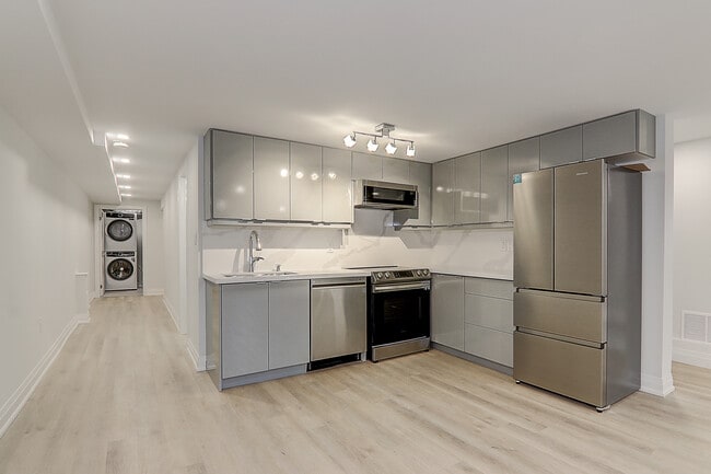 Building Photo - 115 Livingstone Ave Unit Lower
